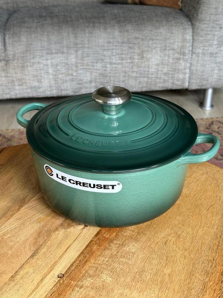 Le Creuset Gietijzeren Braadpan 24 cm - Artichaut, Huis en Inrichting, Keuken | Potten en Pannen, Nieuw, Koekenpan of Braadpan