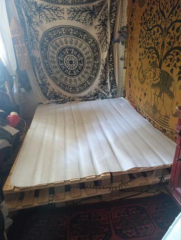 Pallet bed met matrasbeschermer 200x160