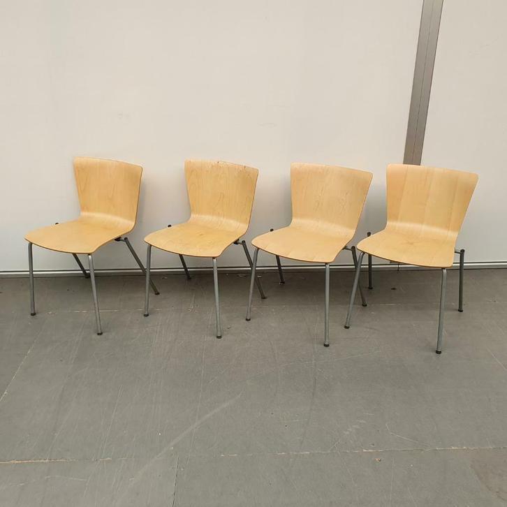 4 stuks Fritz Hansen design houten stoelen - grijze poten, Huis en Inrichting, Stoelen, Vijf, Zes of meer stoelen, Grijs, Ophalen