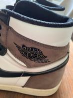 Air Jordan 1 Retro High Dark Mocha, Ophalen, Gedragen, Bruin, Sneakers of Gympen