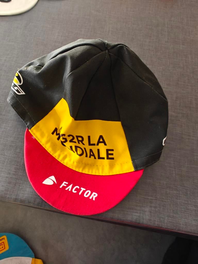 Koerspetje ag2r la mondial Belgische kleuren, Ophalen of Verzenden, Nieuw, Overige typen