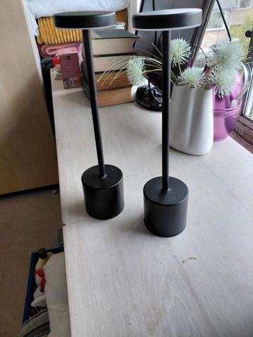 2 Moderne Oplaadbare Tafellampen - Nieuwstaat beschikbaar voor biedingen