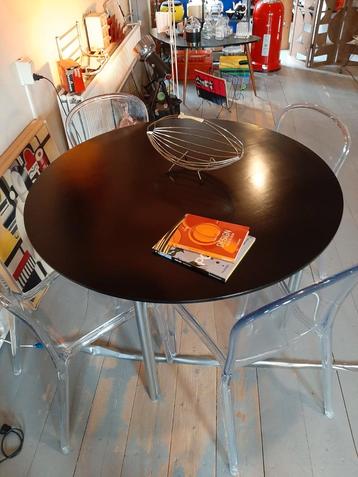 Vintage Zweeds Design eettafel rond zwart met chroom beschikbaar voor biedingen