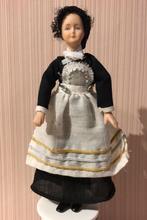 Poppenhuis porseleinen popje, Verzamelen, Poppenhuizen en Toebehoren, Ophalen of Verzenden, Zo goed als nieuw, Popje