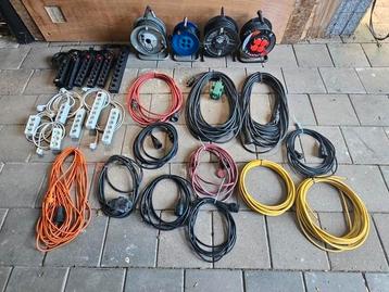 Kabelhaspels 25 meter lang,verlengsnoer,stekkerblok beschikbaar voor biedingen