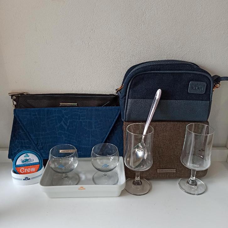 KLM setje met servies en tasjes van Jan Taminiau, Verzamelen, Luchtvaart en Vliegtuigspotten, Zo goed als nieuw, Overige typen