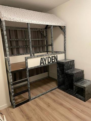 Leuk hoogslaper bed met trap! Complete peuter kamer! beschikbaar voor biedingen