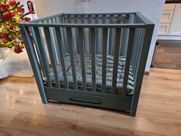 babypark box groen - met 2 koeka boxkleden en matras+hoes  beschikbaar voor biedingen