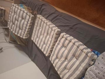 Kussens beschikbaar voor biedingen