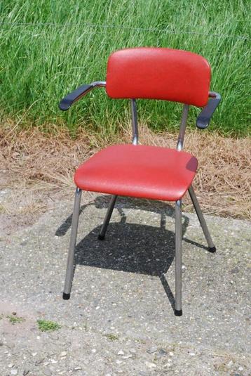 Vintage buisframestoel met armleuningen rood beschikbaar voor biedingen