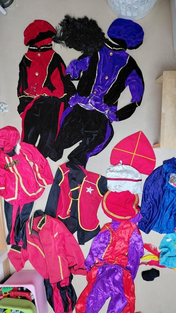 7 sets kinder Pieten kleding, 2x suède pak! Maat 104-134, Diversen, Sinterklaas, Zo goed als nieuw, Ophalen of Verzenden