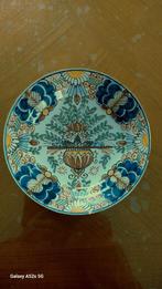 Mooi bordje uit Makkum met pauw decor, Antiek en Kunst, Ophalen of Verzenden