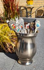 Vaasje met 17 verzilverde (souvenirs) lepeltjes, Antiek en Kunst, Ophalen of Verzenden