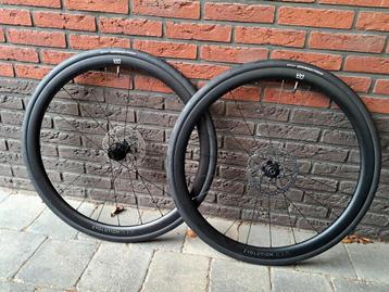 Nieuw! Newmen Evolution SL R.35 Wielset incl. banden en rems beschikbaar voor biedingen