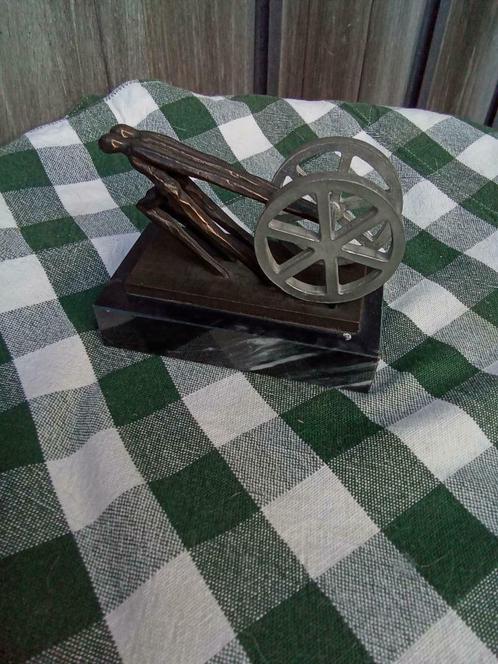 corry ammerlaan beeld samen de kar trekken 10 / 5 ,5 / 8 cm, Antiek en Kunst, Curiosa en Brocante, Ophalen of Verzenden