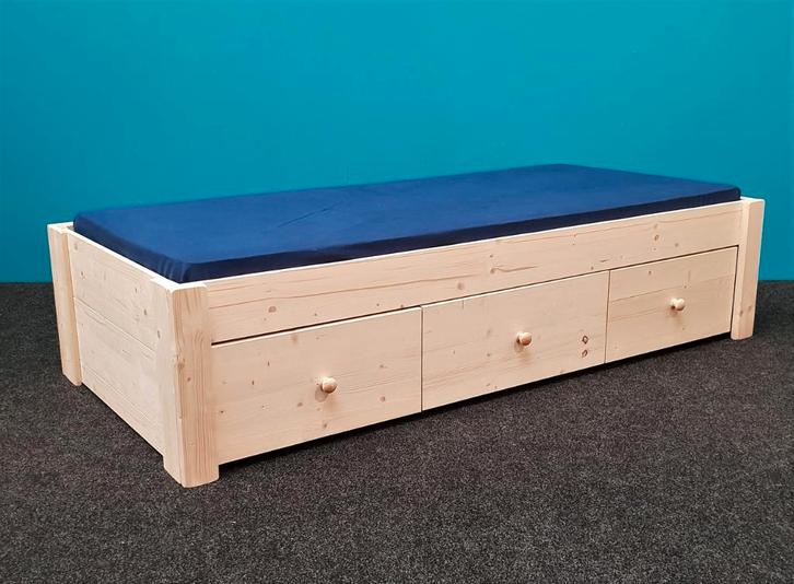 Massief houten bed met 3 laden op wielen, Kinderen en Baby's, Kinderkamer | Bedden, Nieuw, 180 cm of meer, 85 tot 100 cm, Lattenbodem