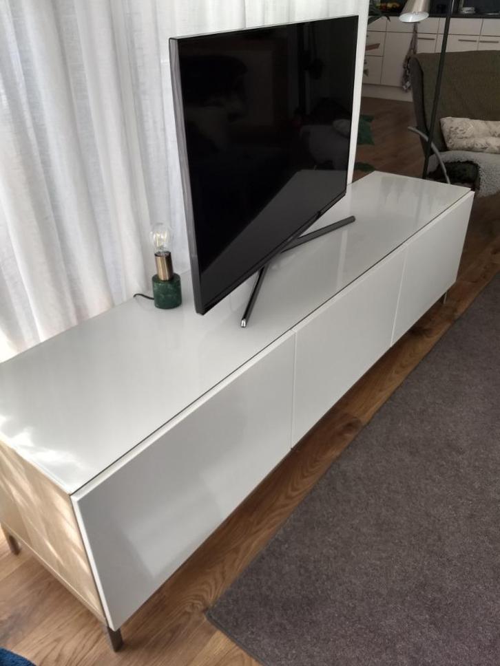 Ikea Besta Selsviken hoogglans deurtjes wit, frontjes zwart, Huis en Inrichting, Kasten | Dressoirs, Zo goed als nieuw, 50 tot 100 cm