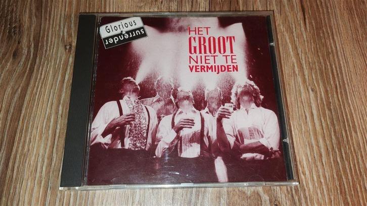 Het Groot niet te Vermijden - Glorious Surrender, Cd's en Dvd's, Cd's | Humor en Cabaret, Zo goed als nieuw, Ophalen of Verzenden