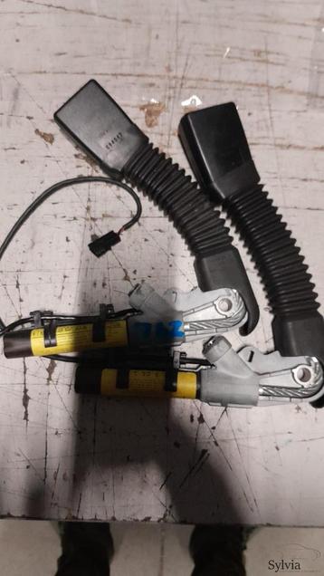 Gordelspanner insteek links BMW X3 E83 X5 E53  Z4 E85 E86 72 beschikbaar voor biedingen