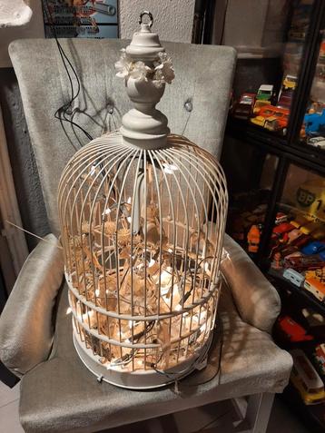 Brocante Vogelkooi met Verlichting beschikbaar voor biedingen