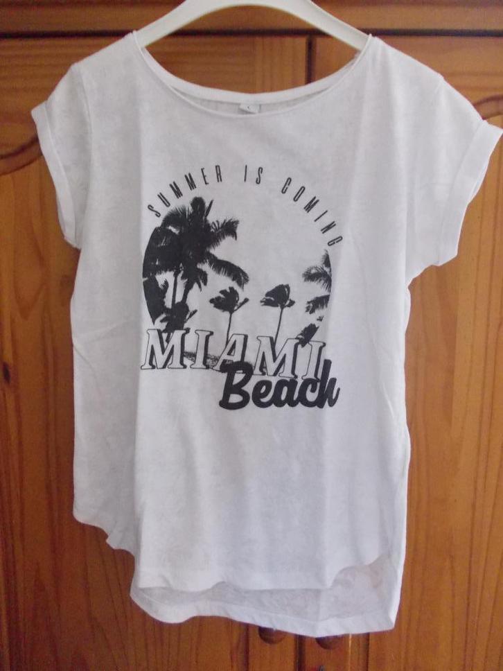 Leuke witte top/shirt met zwarte print, maat M/L, Kleding | Dames, Tops, Zo goed als nieuw, Maat 38/40 (M), Wit, Korte mouw, Ophalen