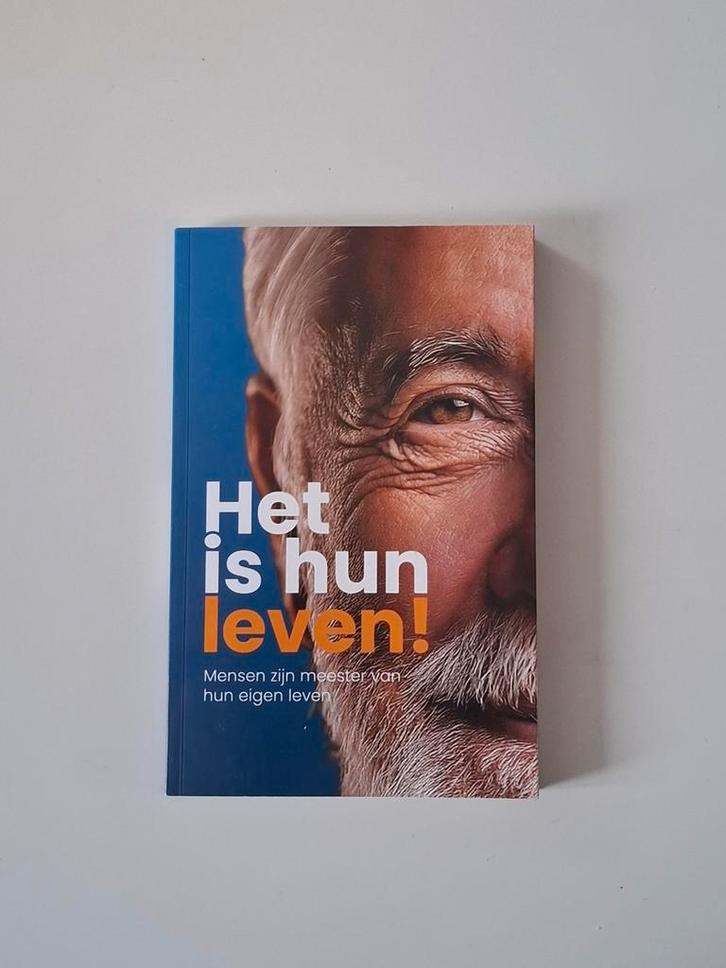 Het is hun leven! - Inspirerend boek Ouderen zorg, Boeken, Advies, Hulp en Training, Zo goed als nieuw, Ophalen of Verzenden