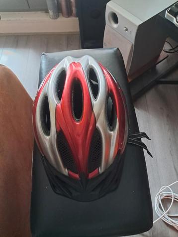 Fietz helm beschikbaar voor biedingen
