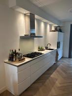 STRAKKE HOOGGLANS GREEPLOOS RECHTE KEUKEN 4,92M+APPARATUUR
