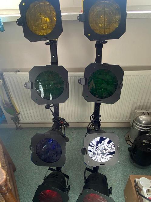 FEESTelijke  VERLICHTING ! 2 X 4 SPOTS OP METALEN FRAMES, Muziek en Instrumenten, Licht en Laser, Zo goed als nieuw, Licht, Kleur