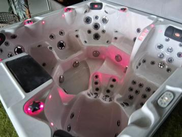 Balboa jacuzzi 2 ligplaatsen top massage,bezorging&garantie  beschikbaar voor biedingen