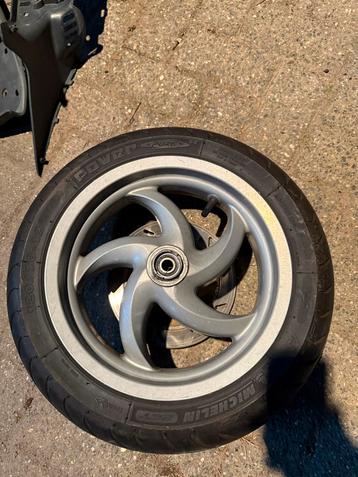 Voorwiel gilera runner 50/125/180 grijs michelin beschikbaar voor biedingen