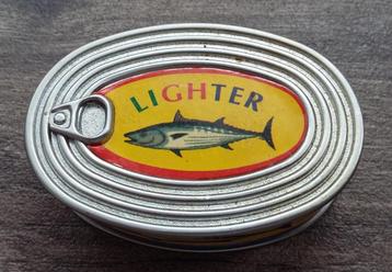 Vintage Metalen Gas Aansteker Blik Blikje Vis Tonijn Visblik beschikbaar voor biedingen