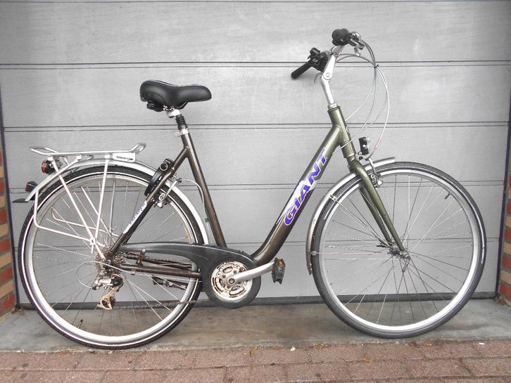 Schitterende Giant Escaper, Alles werkt perfect. 21 Shimano, Fietsen en Brommers, Fietsen | Dames | Damesfietsen, Zo goed als nieuw