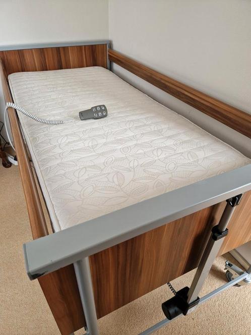 Ziekenhuisbed. Super handig. in hoogte verstelbaar., Huis en Inrichting, Slaapkamer | Bedden, Gebruikt, Eenpersoons, 200 cm, Hout