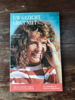 M. Kushi - Uw gezicht liegt niet, Boeken, Ophalen of Verzenden, Zo goed als nieuw, M. Kushi