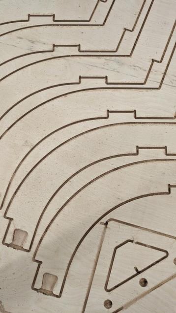 CNC freeswerk / industrieel ontwerp / meubelmaker beschikbaar voor biedingen