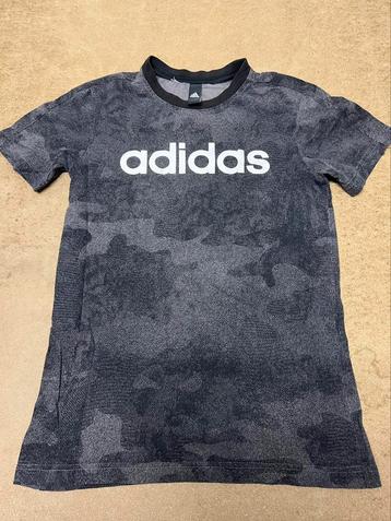 Adidas t-shirt - maat 146