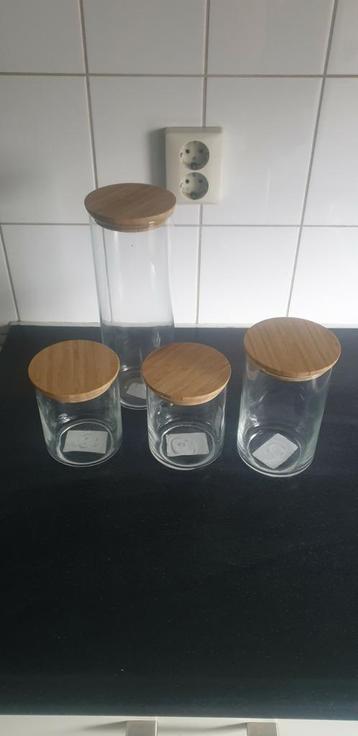 Set glazen potten beschikbaar voor biedingen
