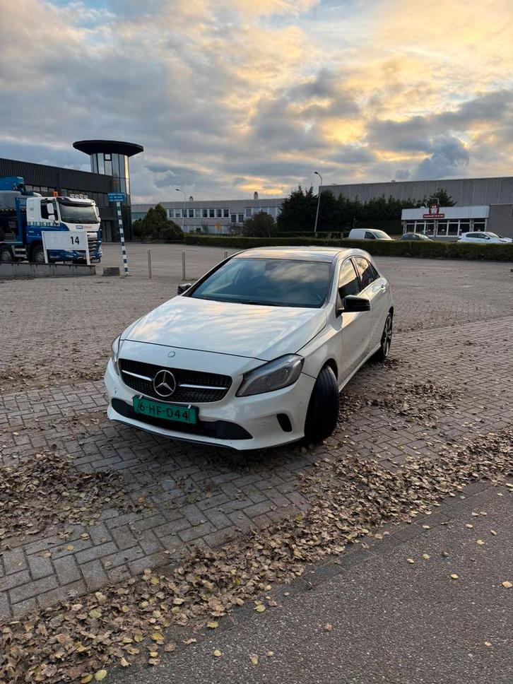 Mercedes-Benz A180 Full optie plus pano, Auto's, Mercedes-Benz, Particulier, ABS, Adaptieve lichten, Adaptive Cruise Control, Airbags