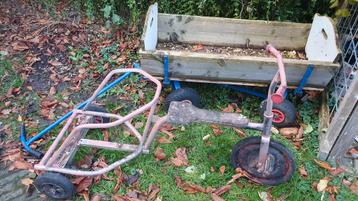 Bolderkar en strijdwagen t.e.a.b. beschikbaar voor biedingen