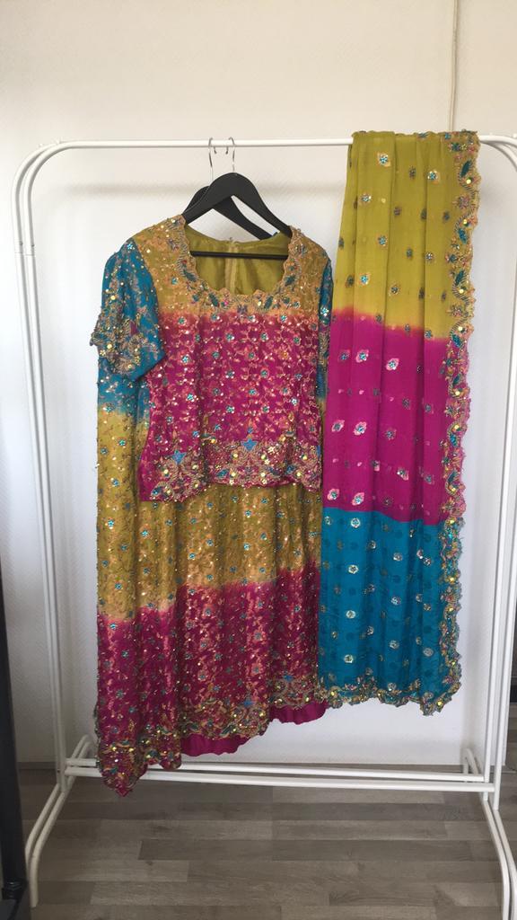 Bollywood Lehenga met Strass Bewerking, Kleding | Dames, Gelegenheidskleding, Zo goed als nieuw, Maat 38/40 (M), Overige kleuren