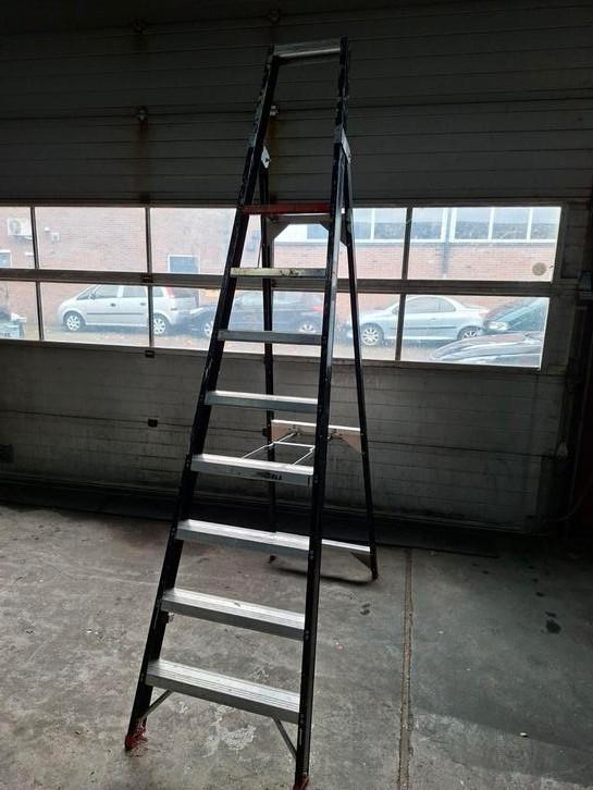 Altrex Taurus trap enkel oploopbaar 1x8 treden TGB8, Doe-het-zelf en Verbouw, Ladders en Trappen, Zo goed als nieuw, Minder dan 2 meter