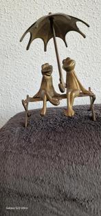 Koperen Bronzen beeld 2 kikkers op een bankje met parasol, Kinderen en Baby's, Ophalen of Verzenden, Zo goed als nieuw
