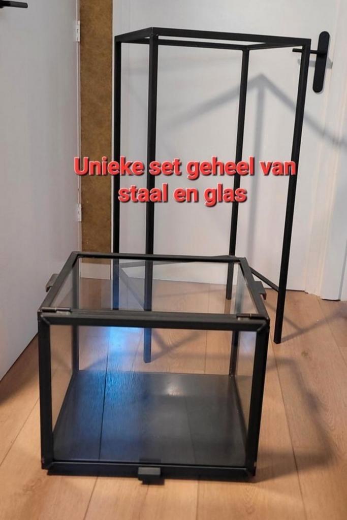 Zeldzaam Industrieel Showcase Metaal Glas Vitrine Showbox, Huis en Inrichting, Kasten | Vitrinekasten, Zo goed als nieuw, Met klep(pen)