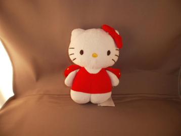 H&M hallo Kitty met aardbeienpakje aan rood/wit 17 cm Van   beschikbaar voor biedingen