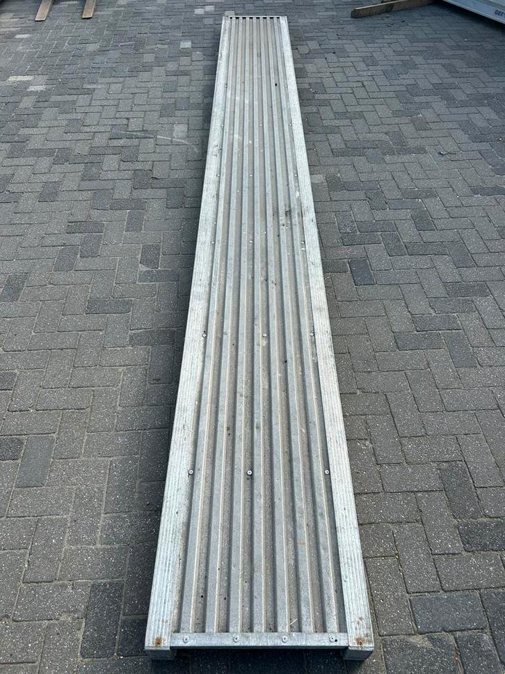 Layher aluminium werkbrug / loopbrug 520x60cm, Doe-het-zelf en Verbouw, Steigers, Zo goed als nieuw, Overige typen, Minder dan 2 meter