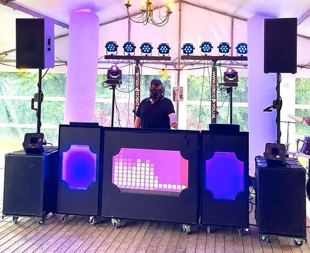 LED DJ‑booth met 55” Tv,  Pioneer 2000nxs set, Plug & Play!, Muziek en Instrumenten, Dj-sets en Draaitafels, Zo goed als nieuw