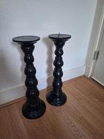 2 houten zwarte hoge kandelaars, 45 cm hoog.Voor stompkaars, Huis en Inrichting, Woonaccessoires | Kandelaars en Kaarsen, Ophalen