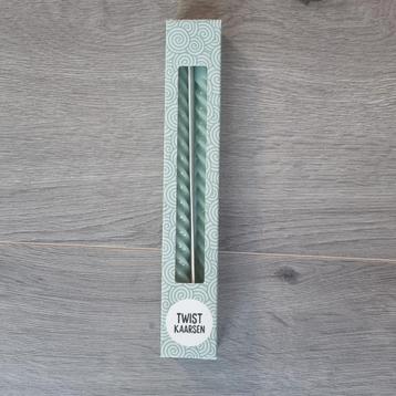 Set van 2 lichtgroene
twistkaarsen - nieuw in doos beschikbaar voor biedingen