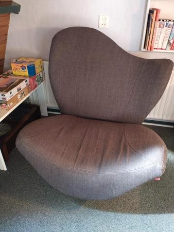 Draai fauteuil van grijze stof